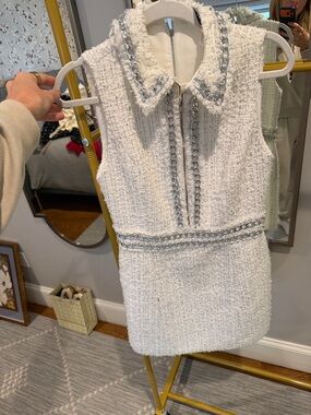 Alice + Olivia White Tweed Mini Dress with Silver Chain Trim size 4